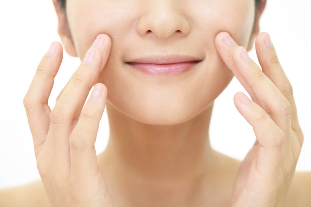 顔のたるみ治療、いつから始める？早い方が良い理由とは？